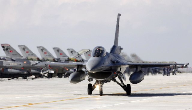 Caza F16 De Las Fuerzas Aéreas Turcas