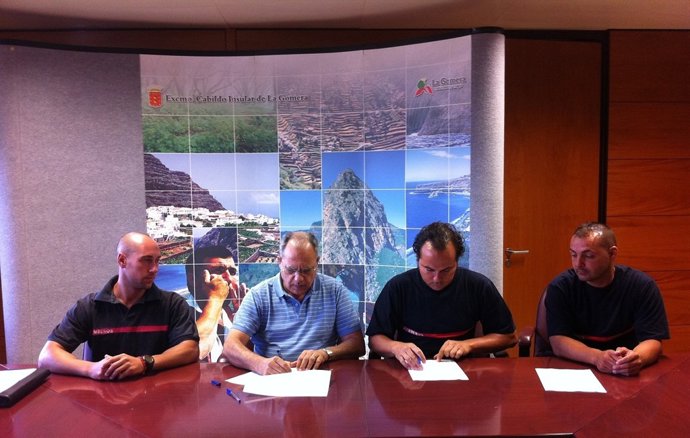 Firma Del Convenio Con Los Bomberos Voluntarios