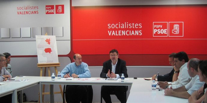 Rubalcaba Y Puig En La Reunión Con Miembros Del PSPV Por Los Incendios 