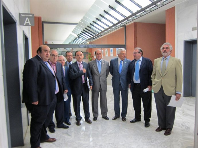 El Consejero De Turismo Y Comercio Con Presidentes De Cámaras De Comercio