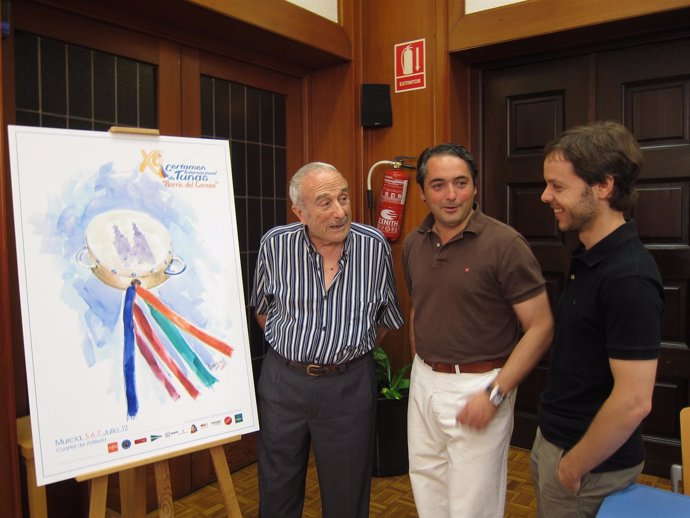 Pintor Falgas (Izq), Concejal Gómez Y Director Del Certamen Marín (Dcha) 