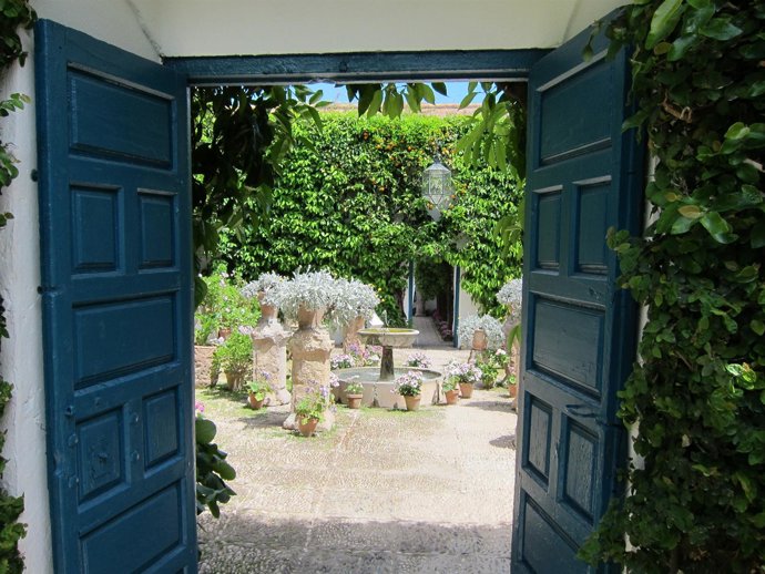 Uno De Los Patios Del Palacio De Viana