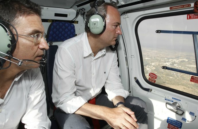 Alberto Fabra Y Serafín Castellano Sobrevuelan El Incendio De Andilla