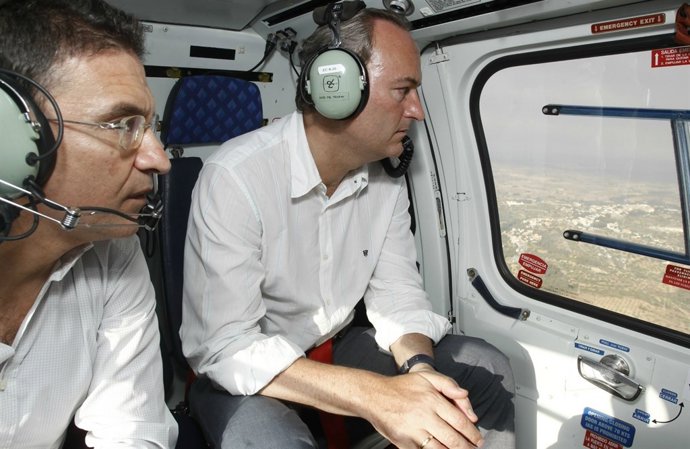 Alberto Fabra Y Serafín Castellano Sobrevuelan El Incendio De Andilla
