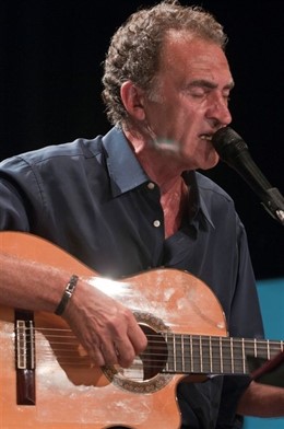 El Cantante Ángel Corpa.