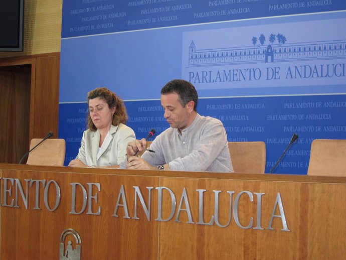 Alba Doblas Y José Antonio Castro, En Rueda De Prensa Tras La Comisión De ERE