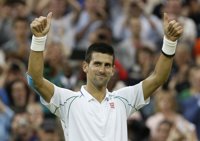 Tenis/Wimbledon.- Novak Djokovic accede a cuartos con poco esfuerzo