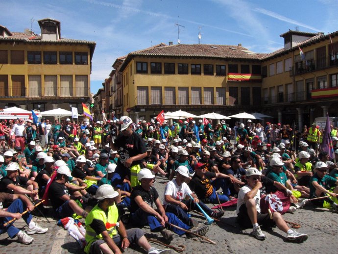 Los Mineros En La Plaza Mayor De Tordesillas
