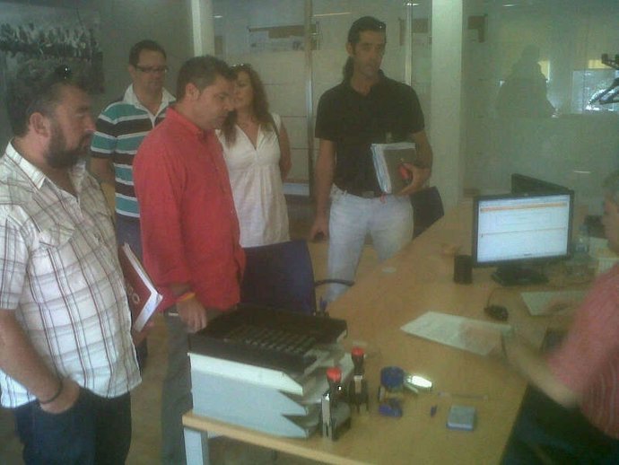 Los Sindicatos Registran La  Huelga En El Transporte Discrecional 