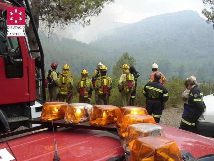 Efectivos En El Incendio De Andilla Este Domingo