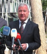 Valcárcel dice que "llevamos tres meses ganando batallas, no la guerra" y que no se vislumbra pronta solución