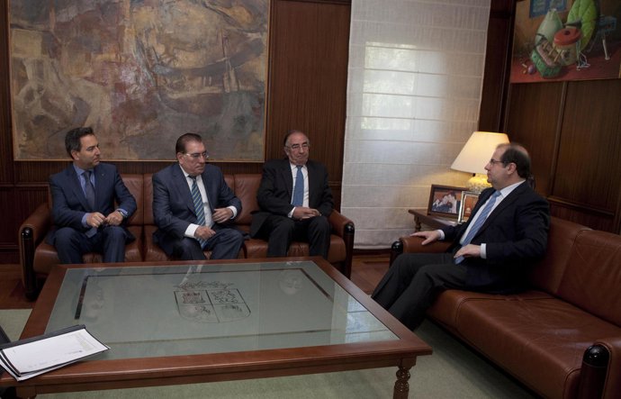 Herrera y los miembros de Caja3 e Ibercaja