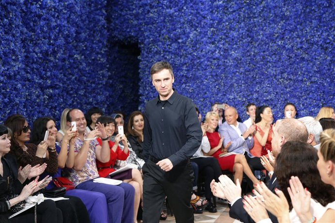 Raf Simons debuta con Dior en la Semana de la Alta Costura de París 