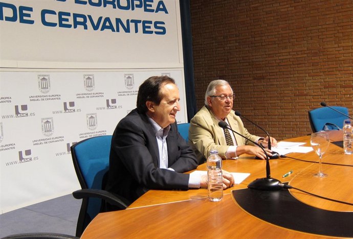 Lucas Durante Su Intervención En La UEMC.
