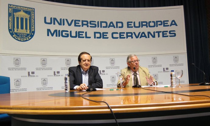 Lucas Durante Su Intervención En La UEMC.