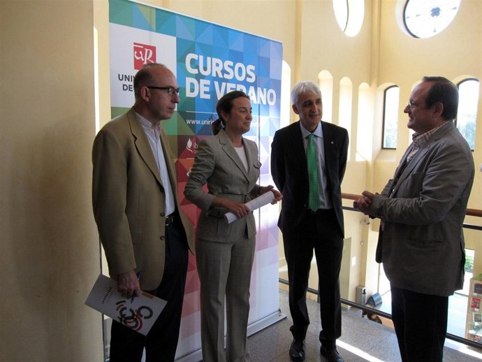 Organizadores y ponentes del curso, antes de la inauguración