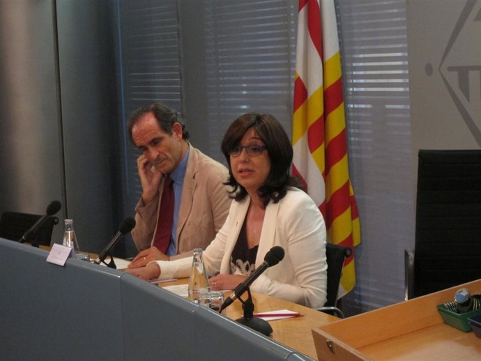 El Doctor Carles Ariza Y La Delegada De Salud Del Ayto Cristina Iniesta