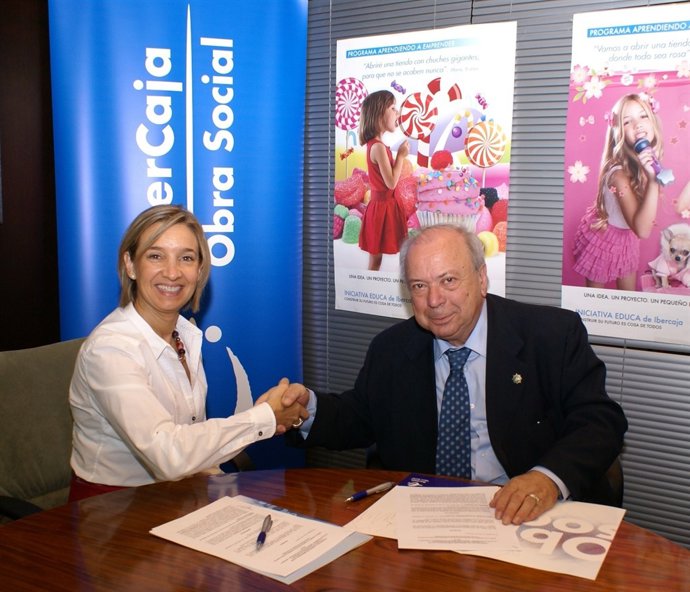 Firma de convenio Ibercaja y Centro de Solidaridad de Zaragoza                  