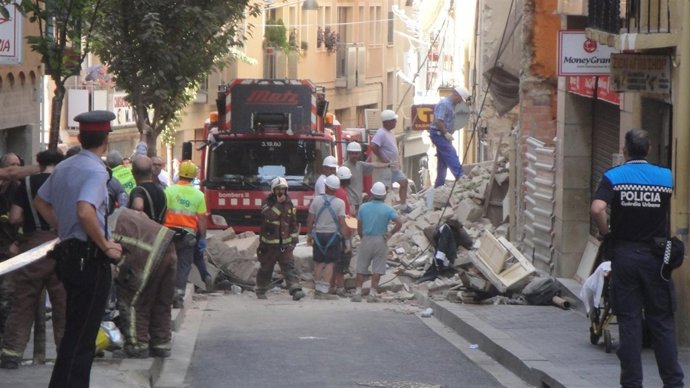 Derrumbe De Un Edificio En La Calle Tallada De Lleida