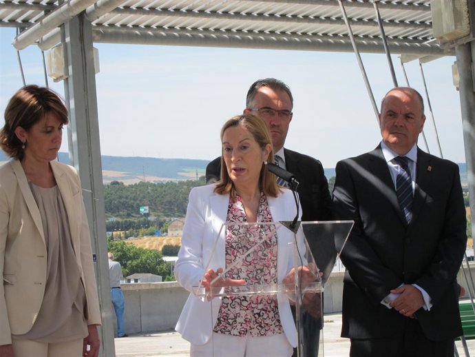 La ministra Ana Pastor durante su visita a Pamplona.