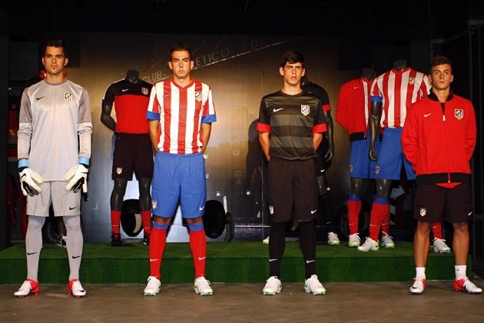 El Atlético presenta sus nuevas camisetas