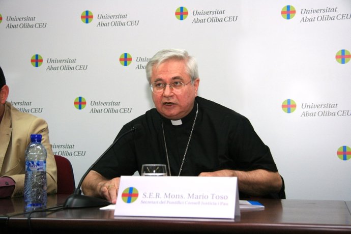 El secretario del Pontificio Consejo de Justicia y Paz, Mario Toso