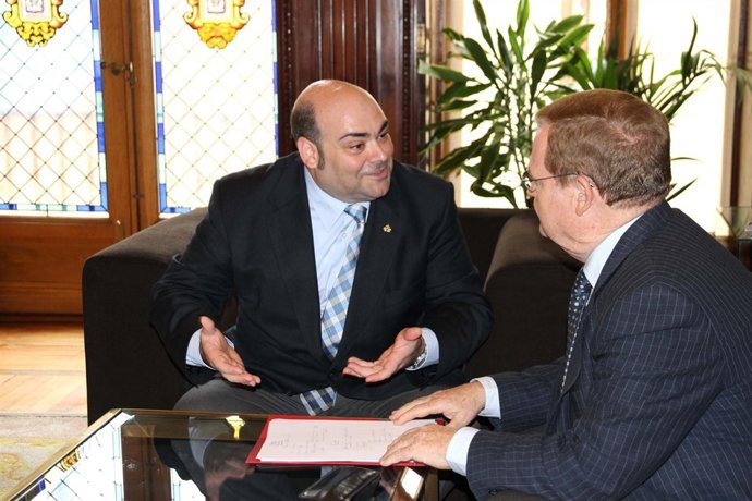 Caunedo (izquierda) y Vigón, antes de comenzar la reunión.