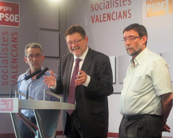 Ximo Puig En La Rueda De Prensa, Entre Torres Y Subías.