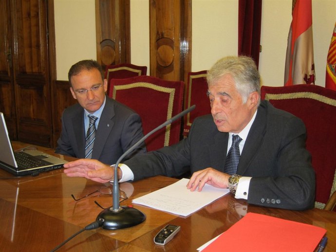 El subdelegado del Gobierno y el jefe provincial de Tráfico.