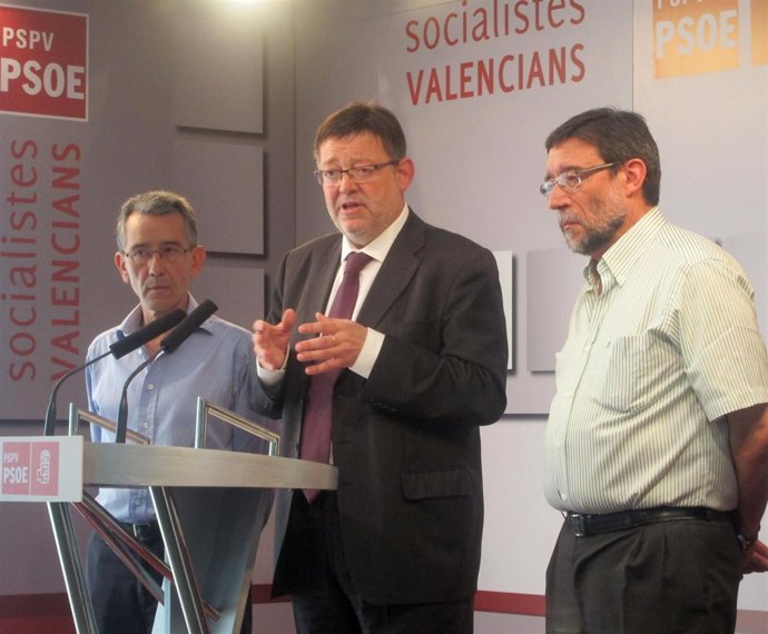 Puig Durante La Rueda De Prensa, Flanqueado Por Torres Y Subías.