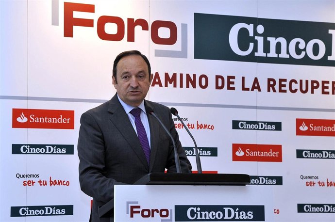 Sanz pronuncia conferencia Foro '5 Días'