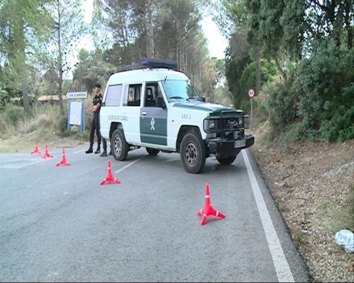 Carretera cortada por incendio
