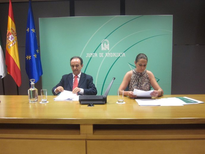 Junta anuncia recurso ante TC si Gobierno aprueba la liberalización horarios