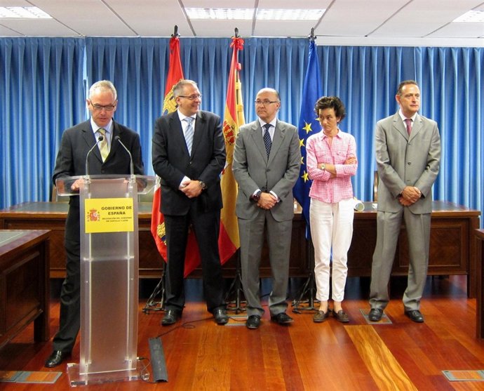 Acto De Entrega De Medallas A Cecilio Vadillo Y Fuencisla Pastor