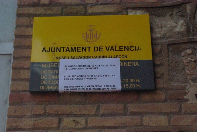 Imagen Del Cartel Con El Horario Del Museo De La Semana Santa Marinera