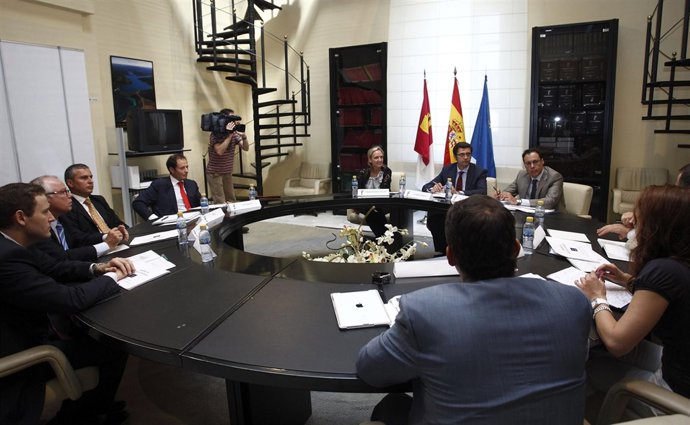 Romaní y casero reunión 