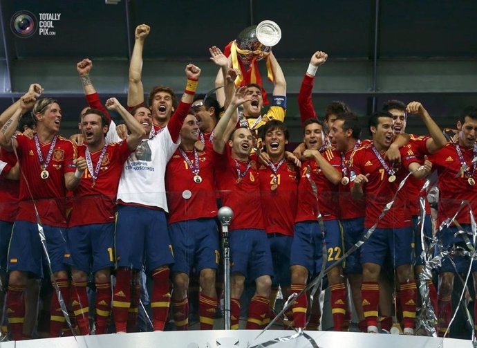 La Selección española levantado la copa de la Eurocopa 2012.
