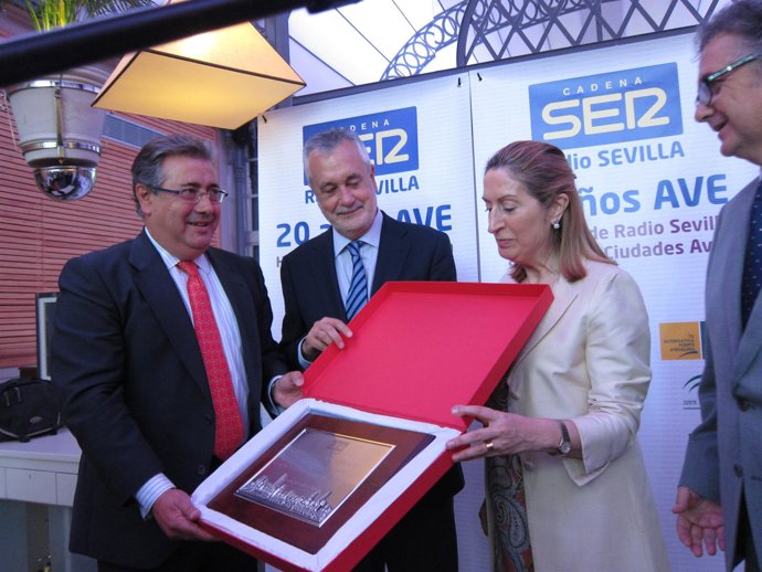 Homenaje A Ciudades AVE Con Ana Pastor, José Antonio Griñán Y Juan Ignacio Zoido