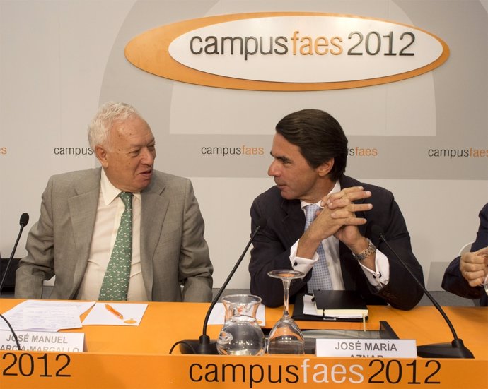 El Ministro Garcia Margallo Con Aznar