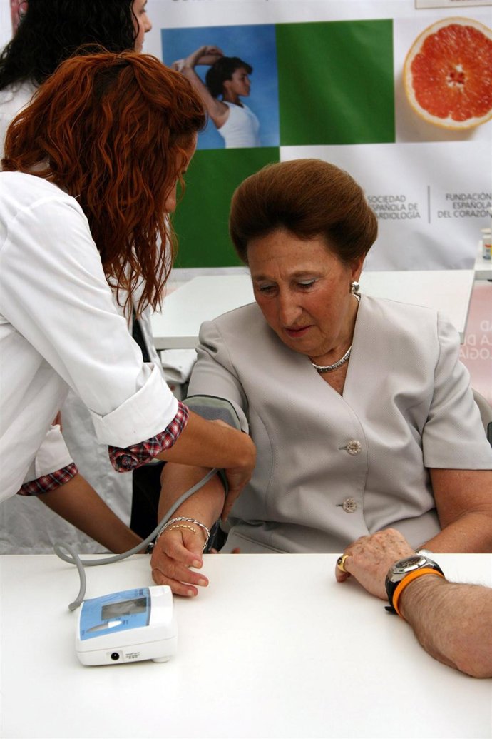 La Infanta Doña Margarita se toma la tensión 