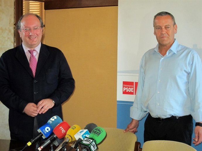 El concejal socialista Joaquín Corona y el portavoz del grupo Enrique Cabero