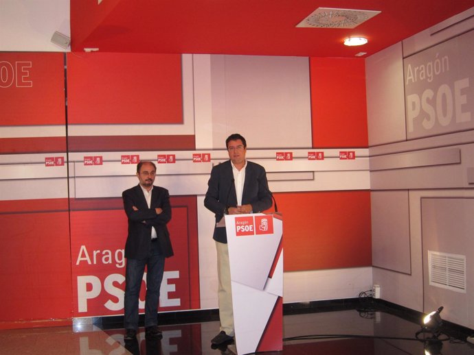 Oscar López y Javier Lambán en la sede del PSOE-Aragón