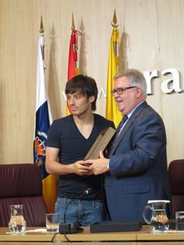 David Silva y José Miguel Bravo de Laguna durante el homenaje