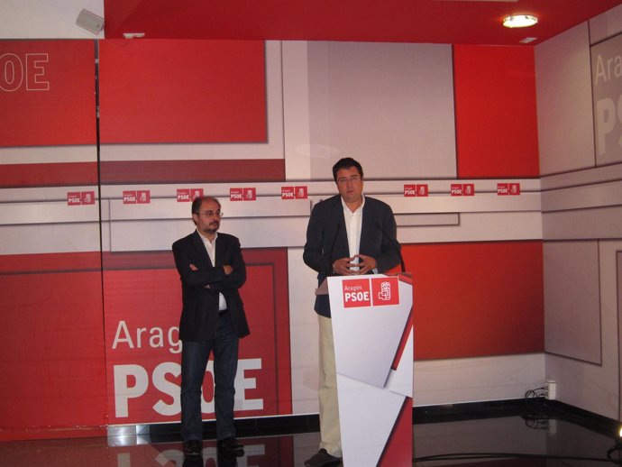 Óscar López y Javier Lambán en la sede del PSOE-Aragón
