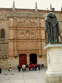 La Fachada Plateresca De La Universidad De Salamanca 