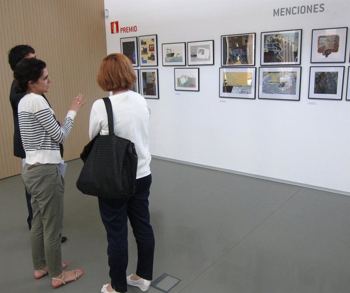 La responsable de Ilustratur, Sabela Mendoza, explica la exposición