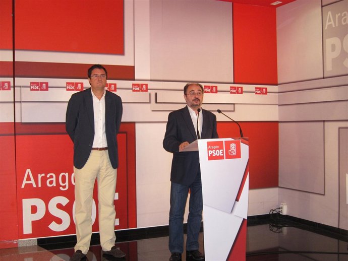 Javier Lambán y Óscar López en la sede del PSOE-Aragón