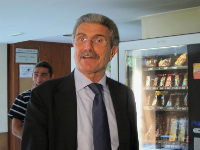 El Edil, Manuel Sánchez, Antes De Entrar A Declarar En El Juzgado.