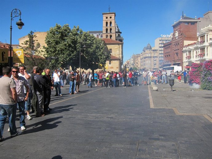 Protesta de mineros frente a la Diputación de León.