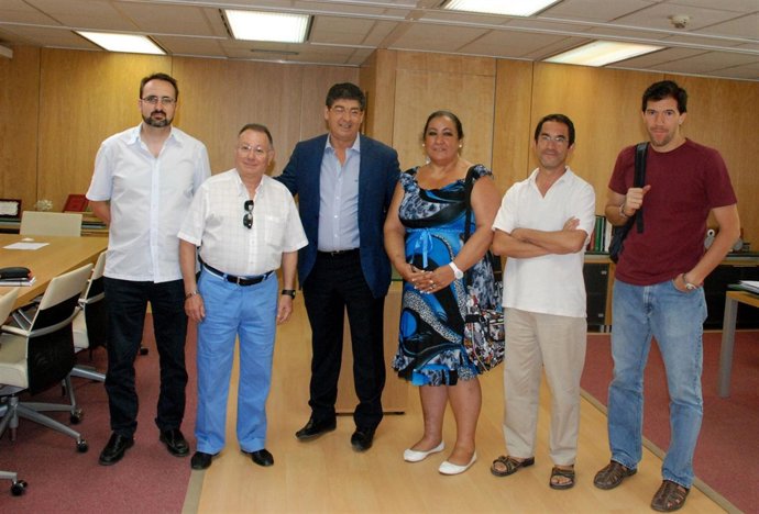 Valderas Con Representantes De Tres Barrios De Sevila